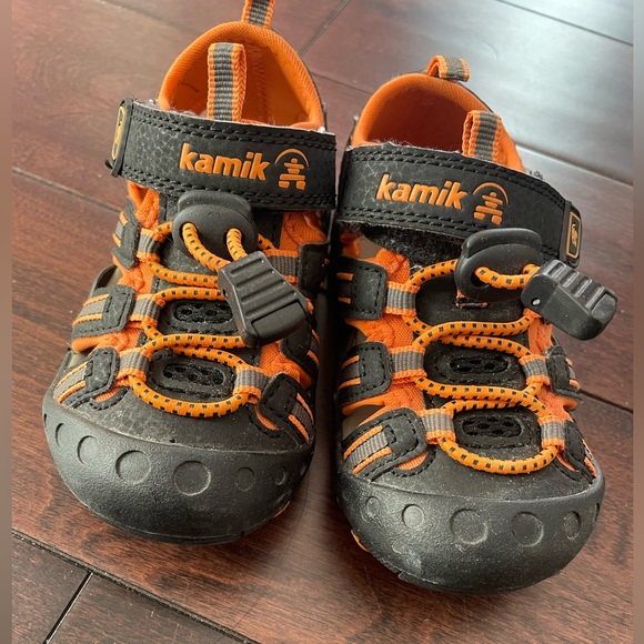 Kamik Toddler Crab Closed-Toe Sandals. Black and Orange colour. Size 6 - Picture 1 of 8
